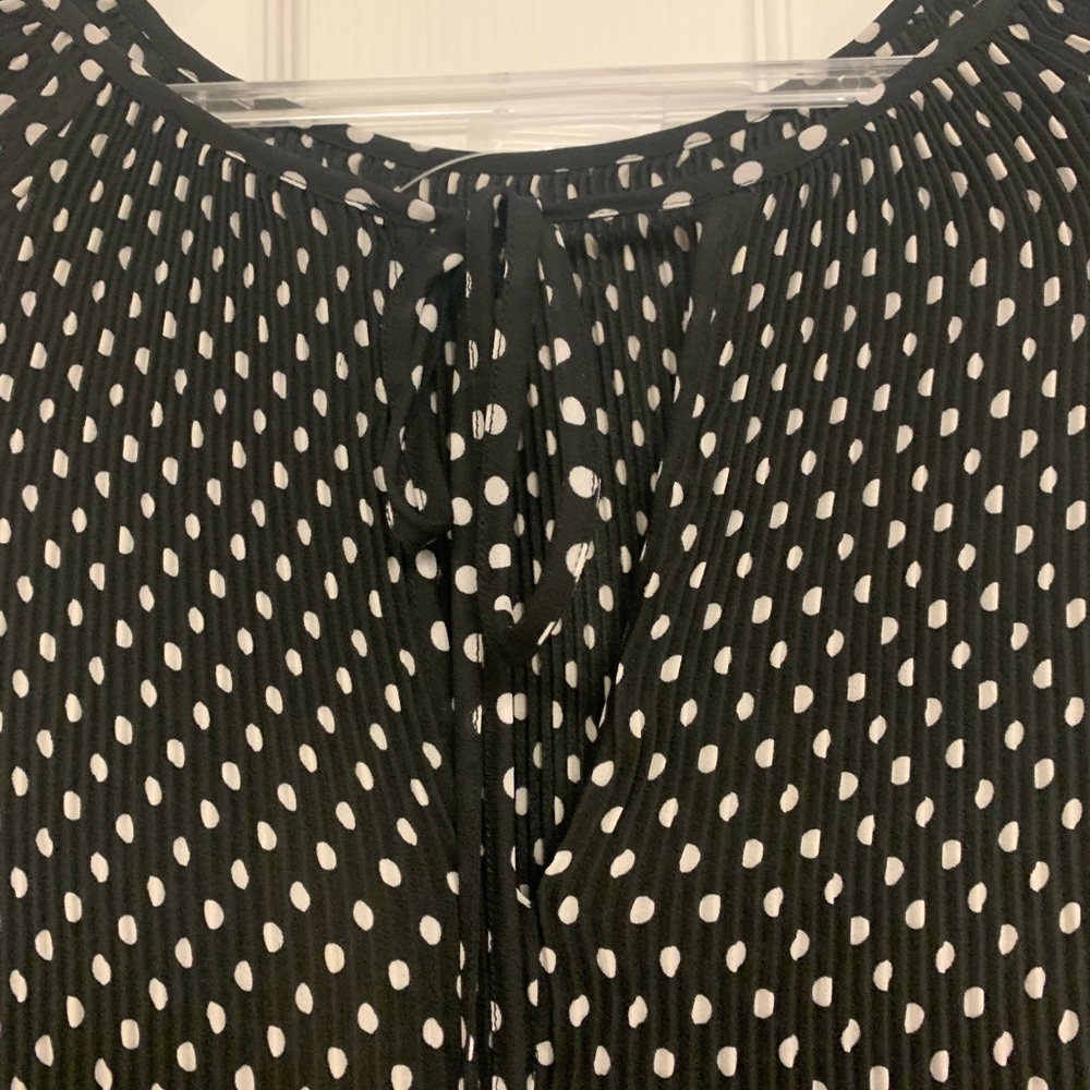 NWT Melissa Paige cold shoulder top, large - Picture 3 of 4